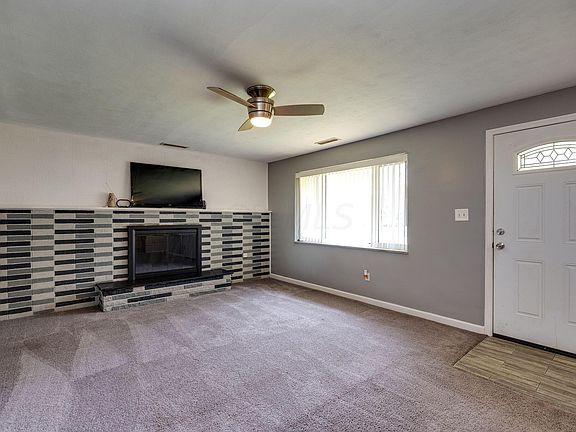 4th image of 17 W Sherry Dr