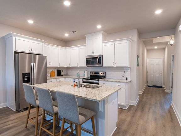 5th image of 1091 Primrose Dr