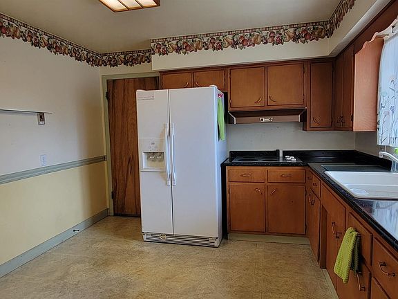 4th image of 2406 Garden Park Dr