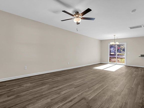 3rd image of 470 Stewart St