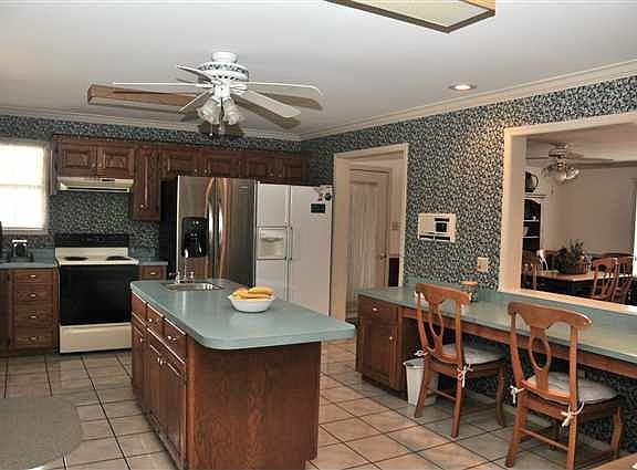 5th image of 302 Live Oak Dr