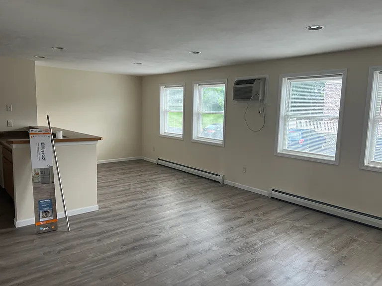 Holly Brook Apartments — Photo 37