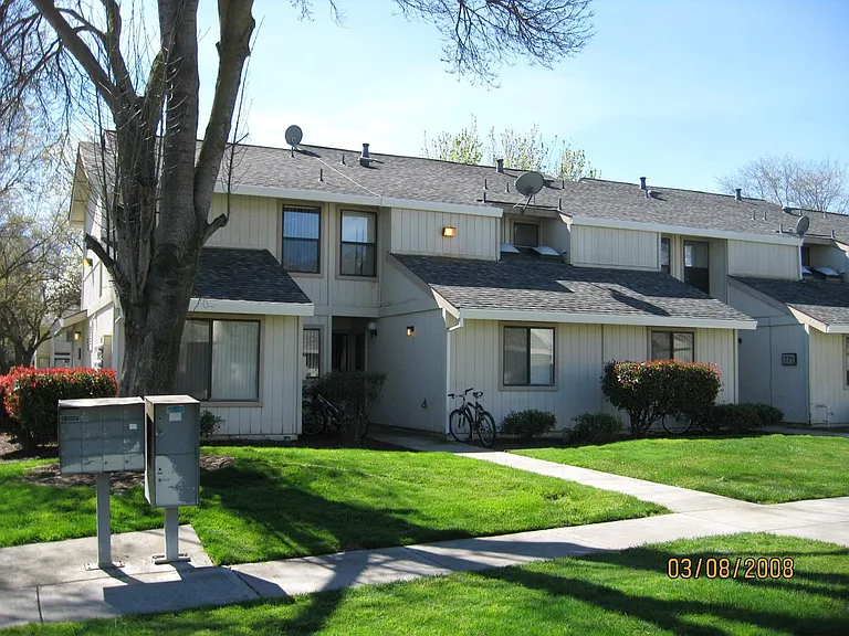 789 Adams St #4 — Photo 1