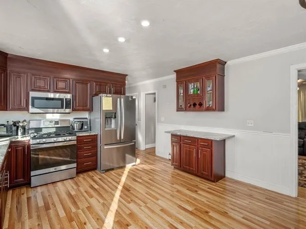 231 Lapham St, Fall River, MA 02721