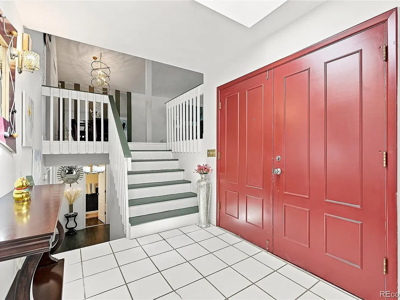 3 bed, 2287 sqft, $3,200 — Photo 2