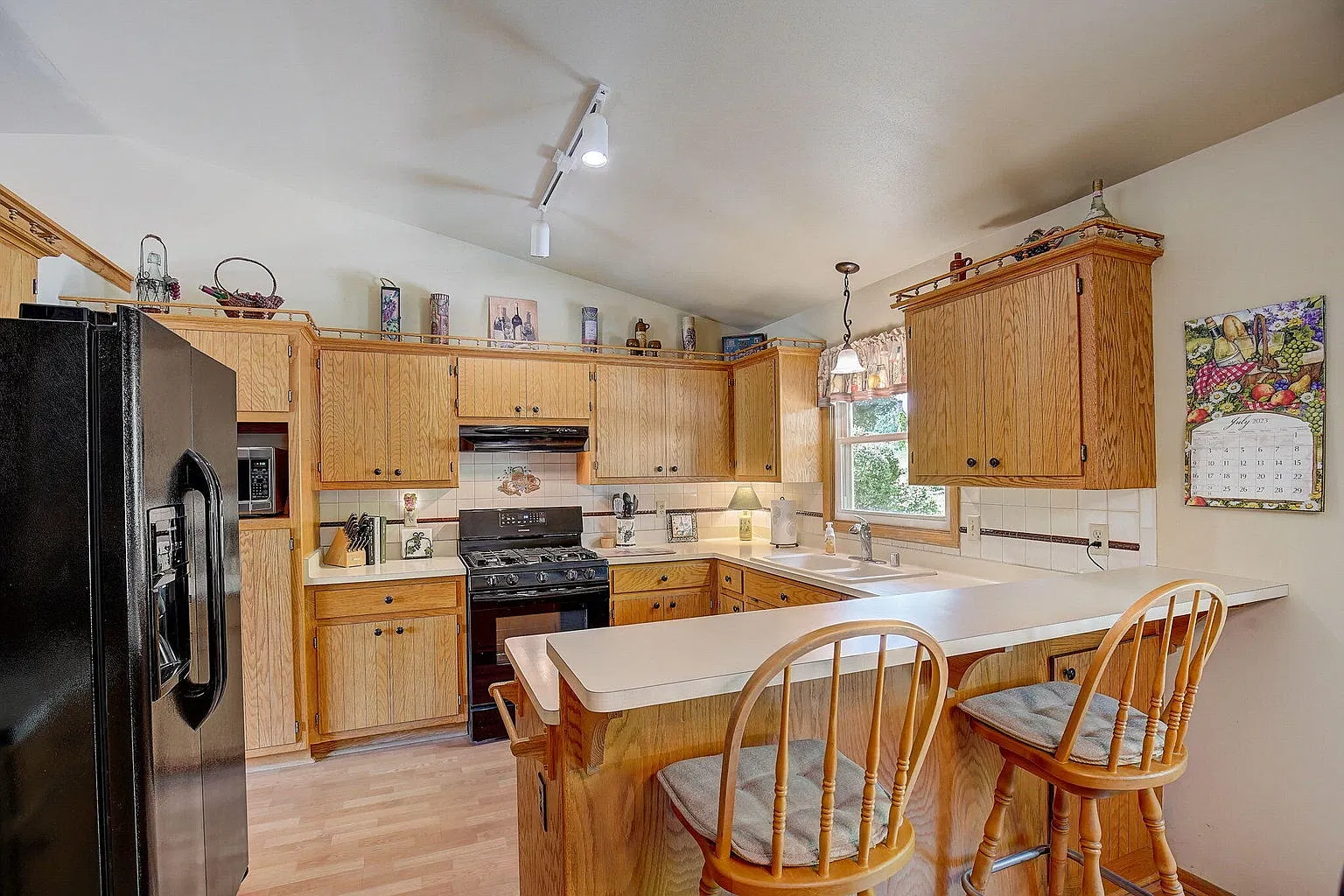 W233N6884 Candlewick Dr, Sussex — Photo 3