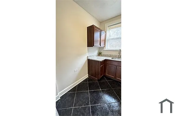Building Photo - 841 E 80th St #3