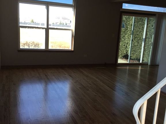 3rd image of 950 Foxwood Ct