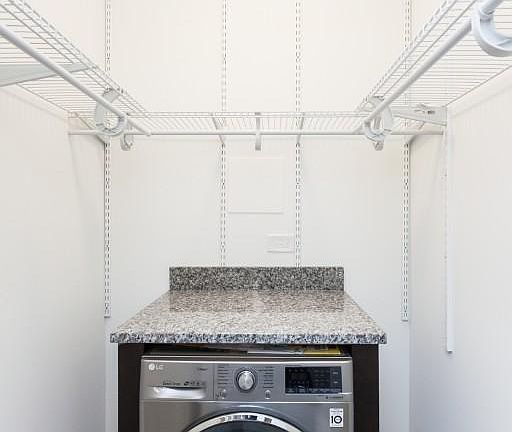 3rd image of 429 W Belden Ave #1414