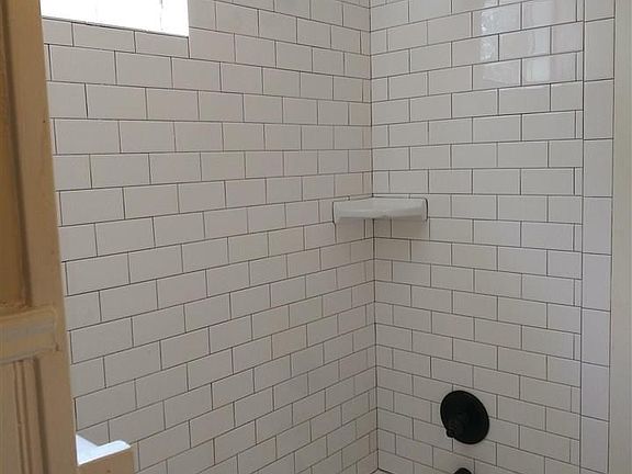 5th image of 631 S Vine Ave