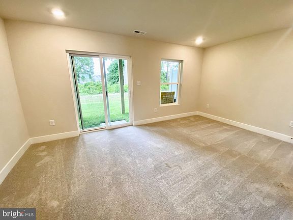3rd image of 29418 Oxford Dr