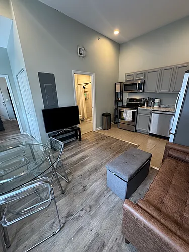1537 Poplar St #1B Photo 1