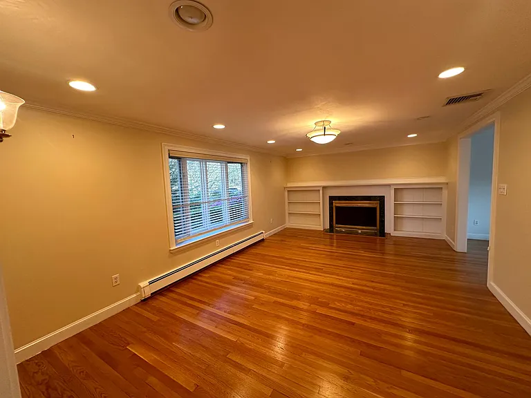 757 Wellesley St — Photo 13
