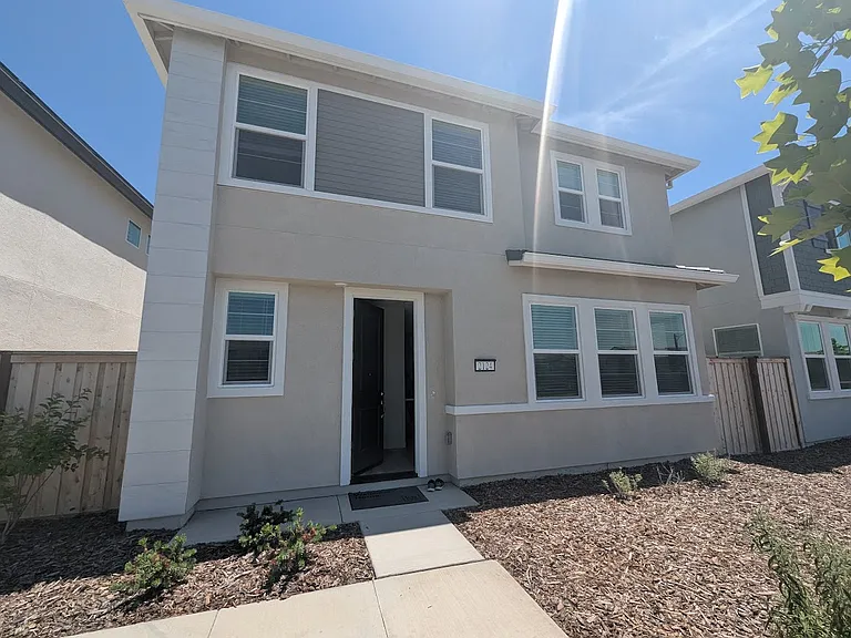 2124 Heavenly St — Photo 1