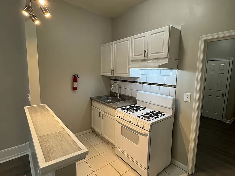 533 Franklin St #1 — Photo 2