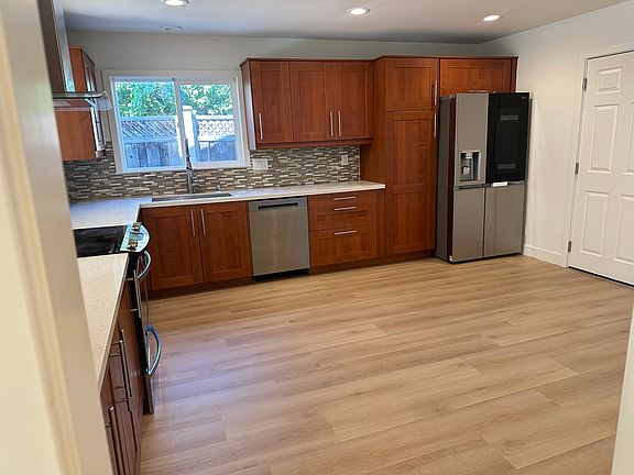 Updated Modern kitchen with New faucet, New waterproof floor, New dishwasher and New refrigerator