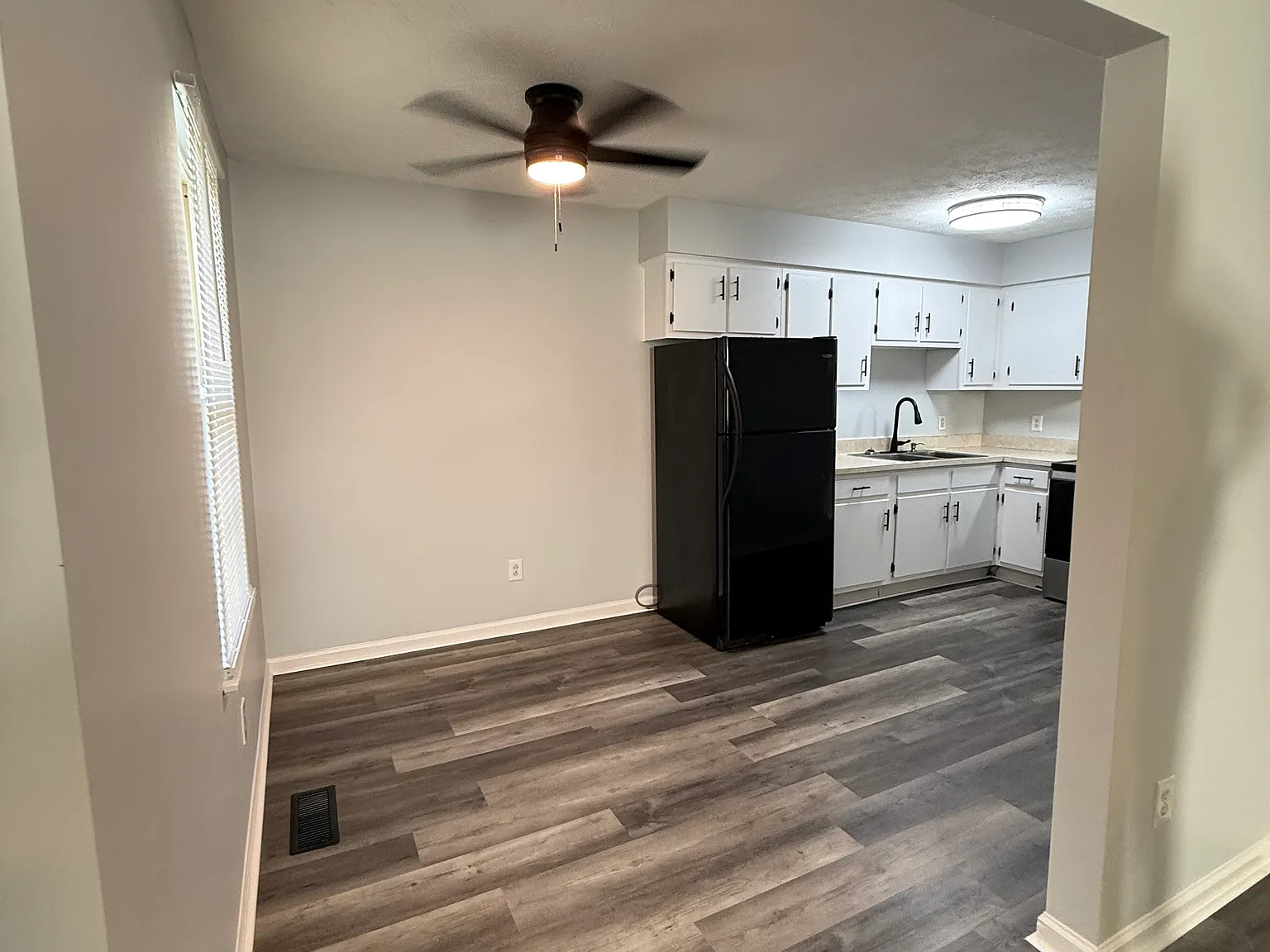 2 bed, 870 sqft, $1,300 — Photo 4