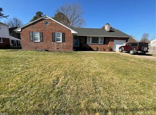 27 Hodges Dr, Hampton, VA 23666