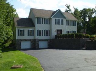 16 Alex Way, Poughkeepsie, NY 12603