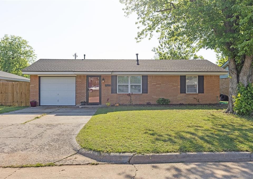 1st image of 711 Spruce Dr
