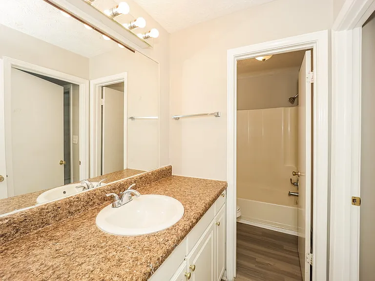 9036 Sterling Ridge Ln — Photo 13