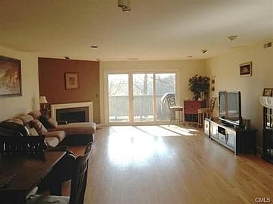 2nd image of 190 Rowayton Woods Dr