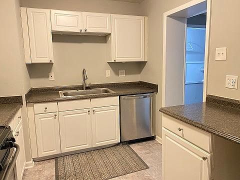 5th image of 3089 Chaucer Ln
