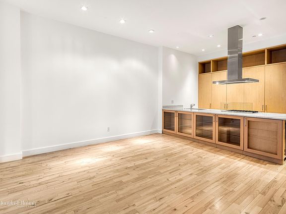 3rd image of 420 W 25th St APT 5G