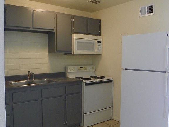 4th image of 2113 S Granada Dr APT 8
