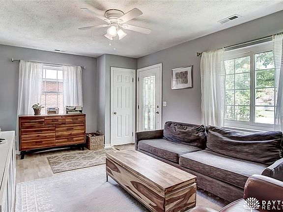 4th image of 558 East Dr