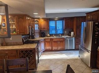 118 Union Ave, Bloomingdale, NJ 07403