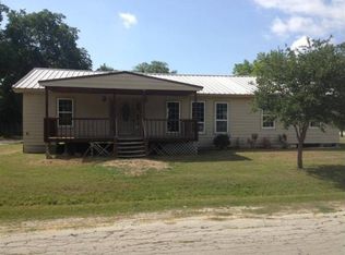 207 S Houston St, Groesbeck, TX 76642