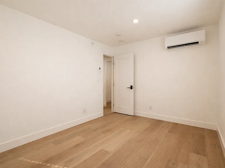 1803 Oxford St — Photo 58