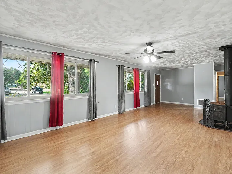 18 Silverstone Cir — Photo 9