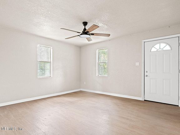 3rd image of 5851 PARIS Avenue
