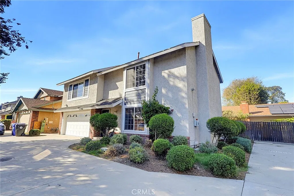 3 bed, 2.5 bath, 1879 sqft, $4,000 — Photo 2
