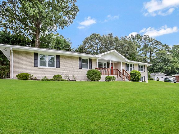 2nd image of 523 Donwood Ln SW
