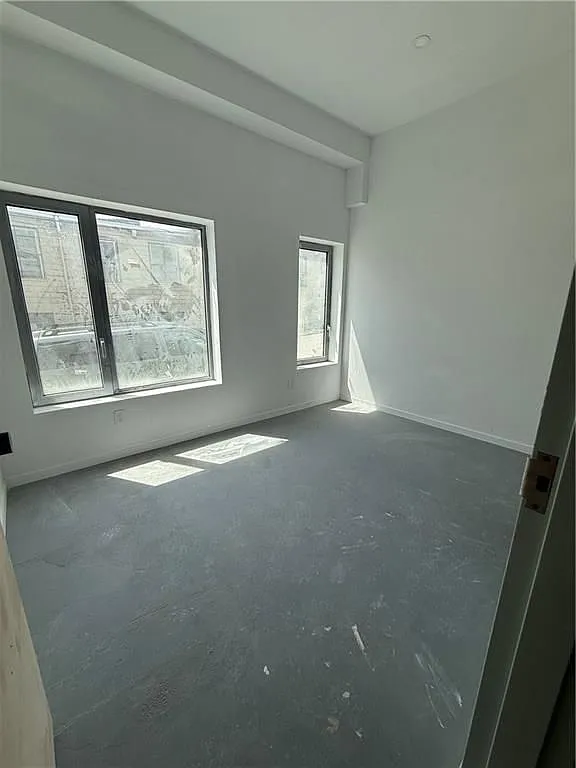 3 bed, 1.0 bath, 800 sqft, $2,000 — Photo 4