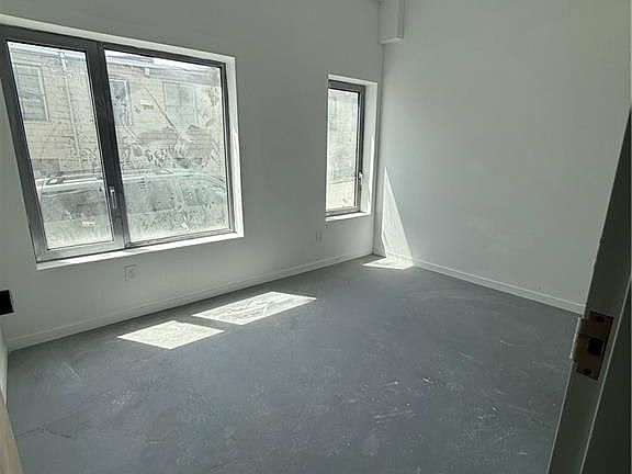 4th image of 536 Smith St #107