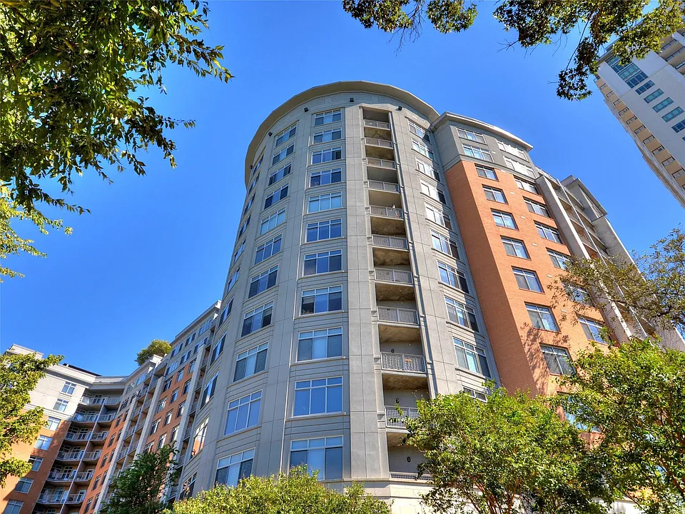 54 Rainey St #703