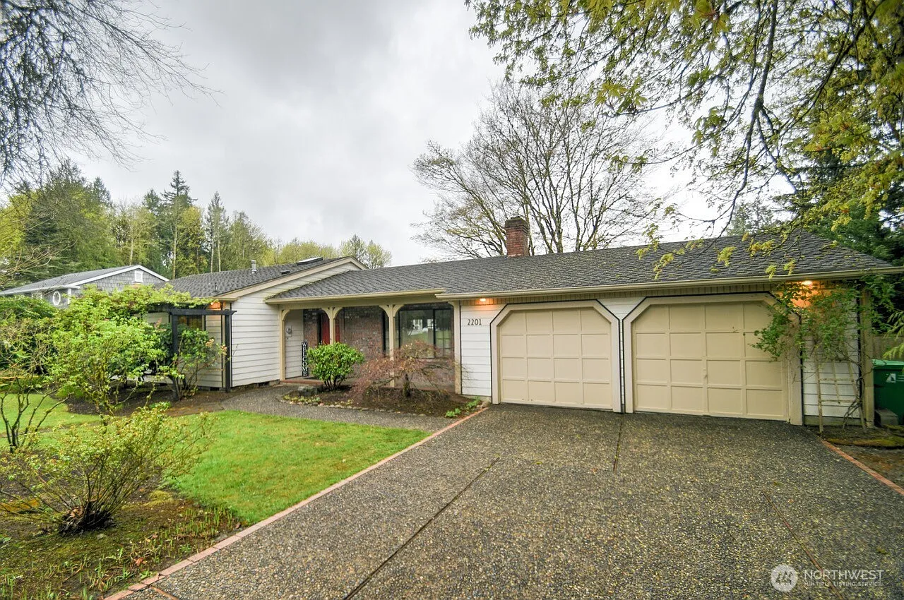 2201 Nut Tree Loop SE photo 1