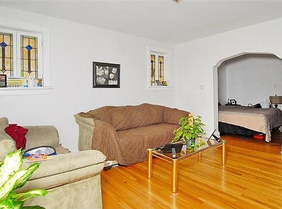 4th image of 3957-3959 Fairview Ave