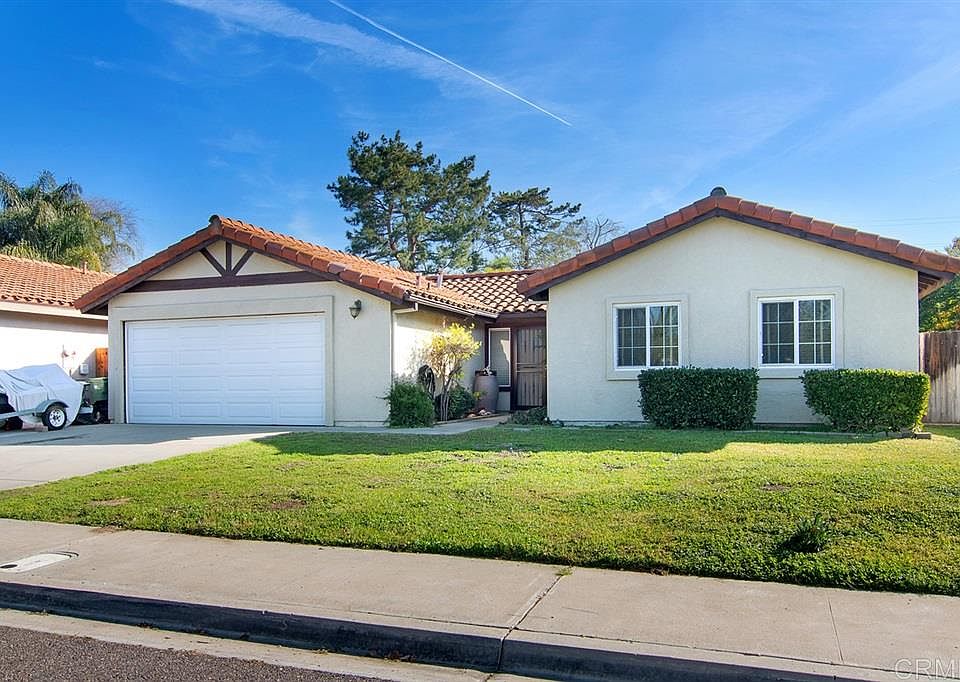 1st image of 9445 Calle Del Lago