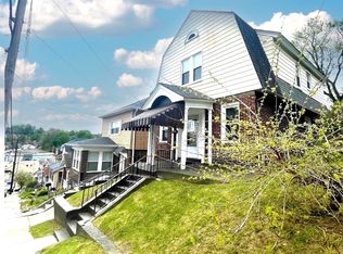 2424 Vodeli St, Pittsburgh, PA 15216