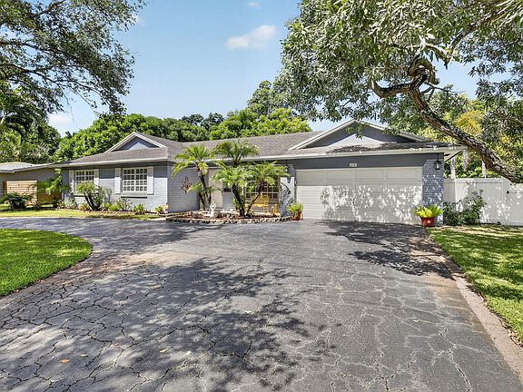 3rd image of 721 SW 59TH Avenue