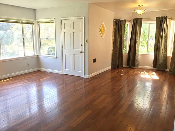 2nd image of 2655 Rich St