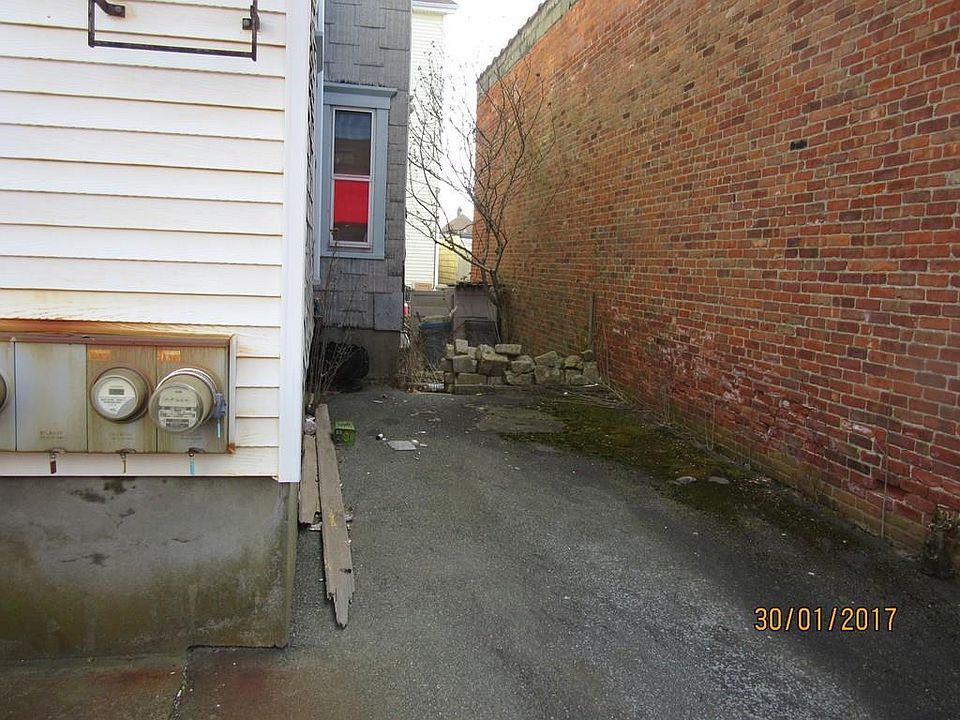 2nd image of 1642 Acushnet Ave
