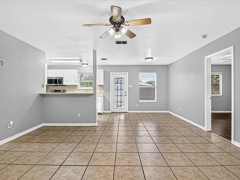 6810 Blue Skyway Dr — Photo 4