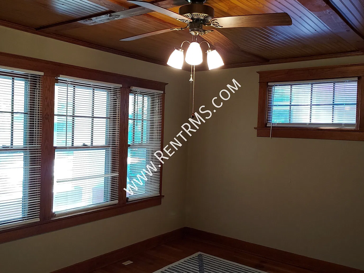 2015 Sw Buchanan St - 3 Bed/1.5 Bath — Photo 3