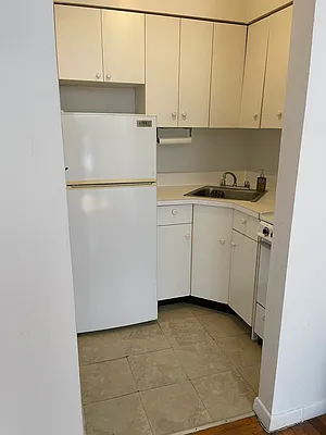 Rented by Eric Goodman Realty Corp | media 13